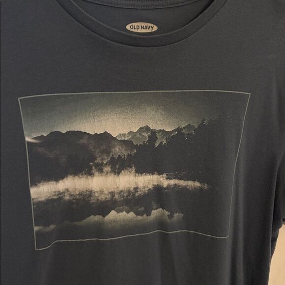 Old navy t-shirt - Picture 4 of 4